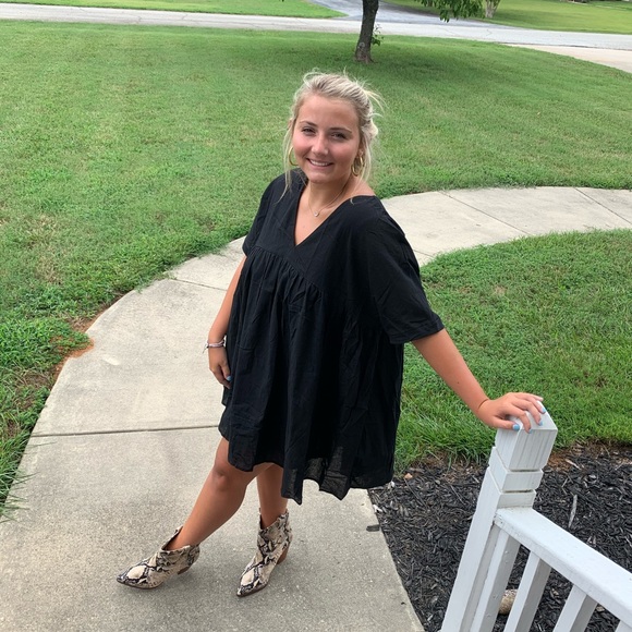 Meet your Posher, The Wardrobe - Picture 6 of 7